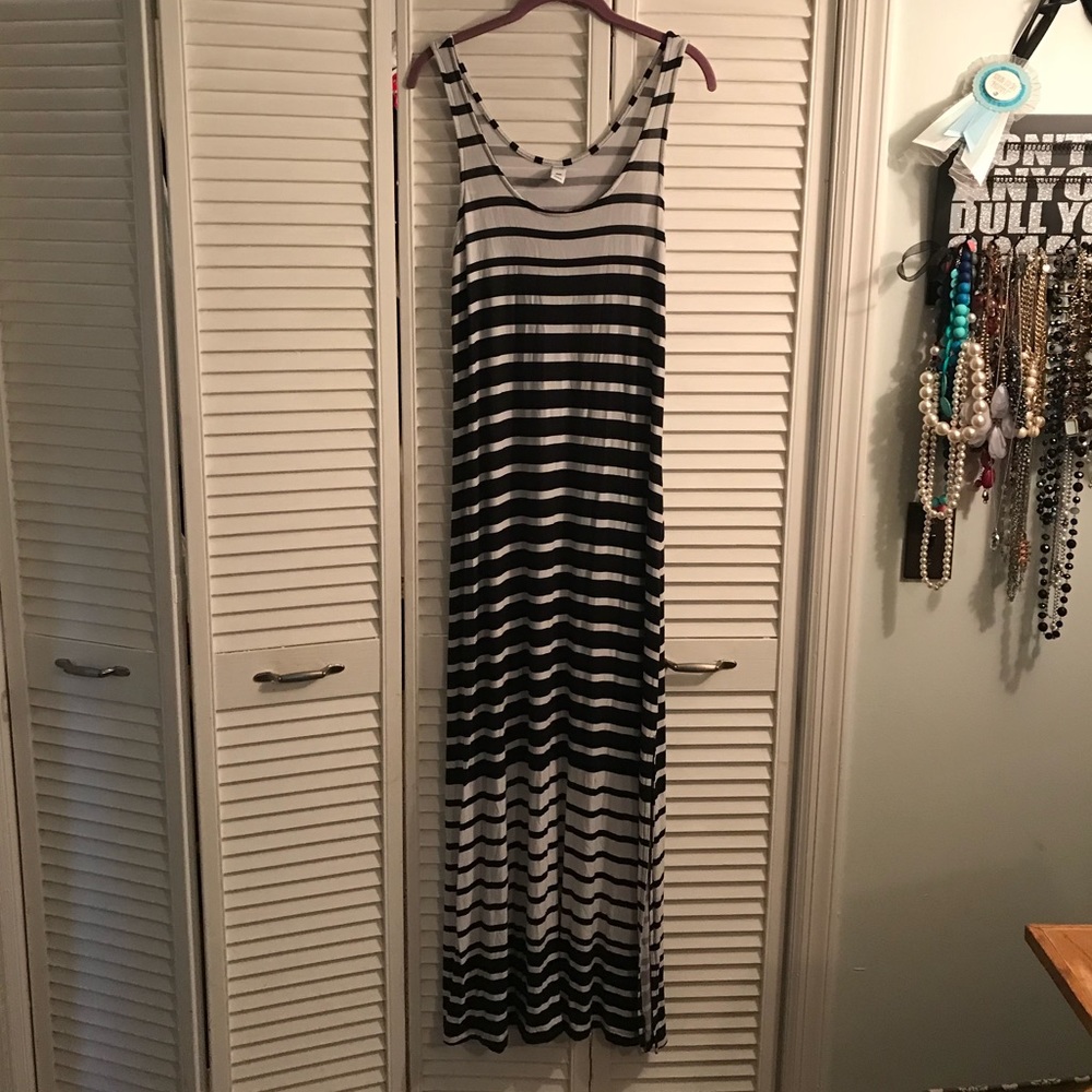 Old navy Maternity dress black and white